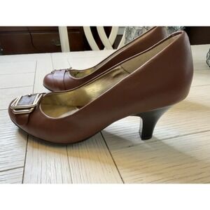 Eurosoft by sofft Ladies Brown Leather Amberly 2.5" Heels W Buckle Sz 7.5 M